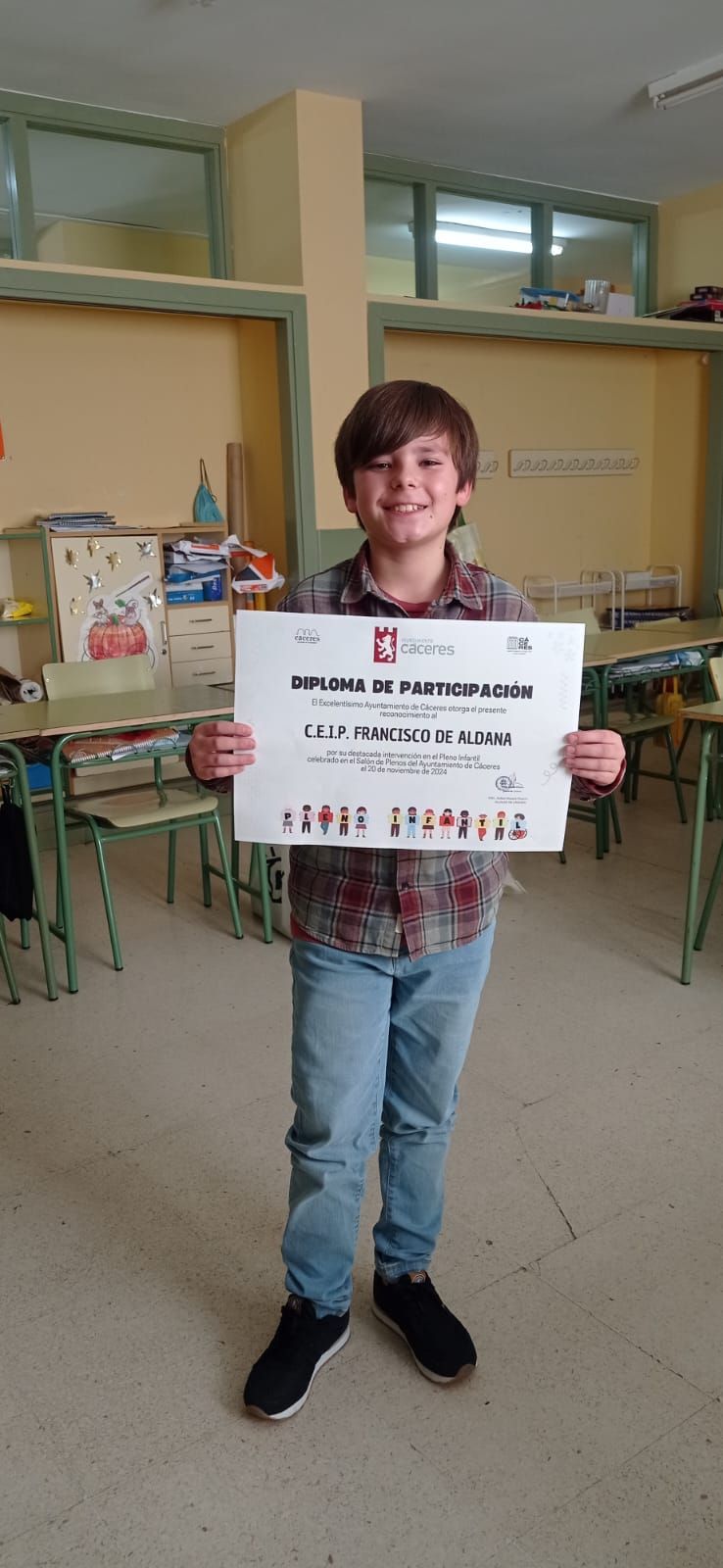 MATEO CON DIPLOMA